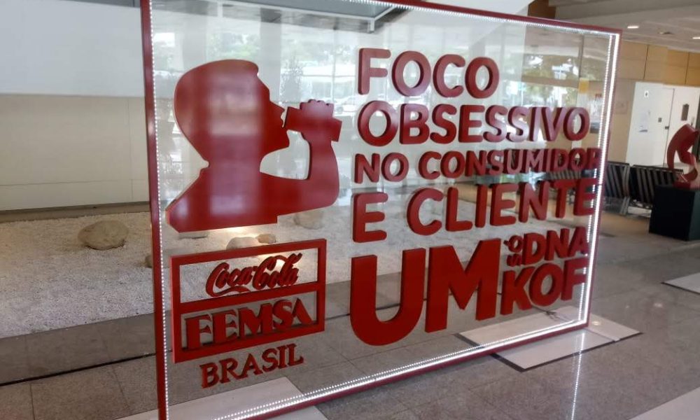 Acrílico e Led para Coca-Cola